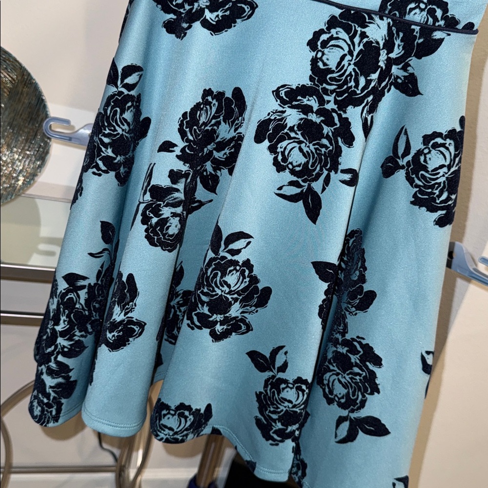 ‼️REDUCED‼️ Jodi Kristopher Blue Floral Mini Dress - Picture 2 of 5